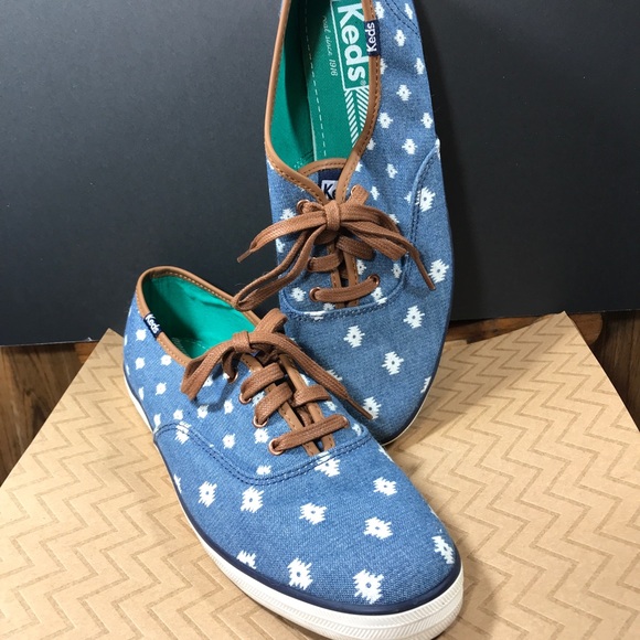 Keds Shoes - 👟Cute & Preppy Keds sneakers with brown trim NWOT